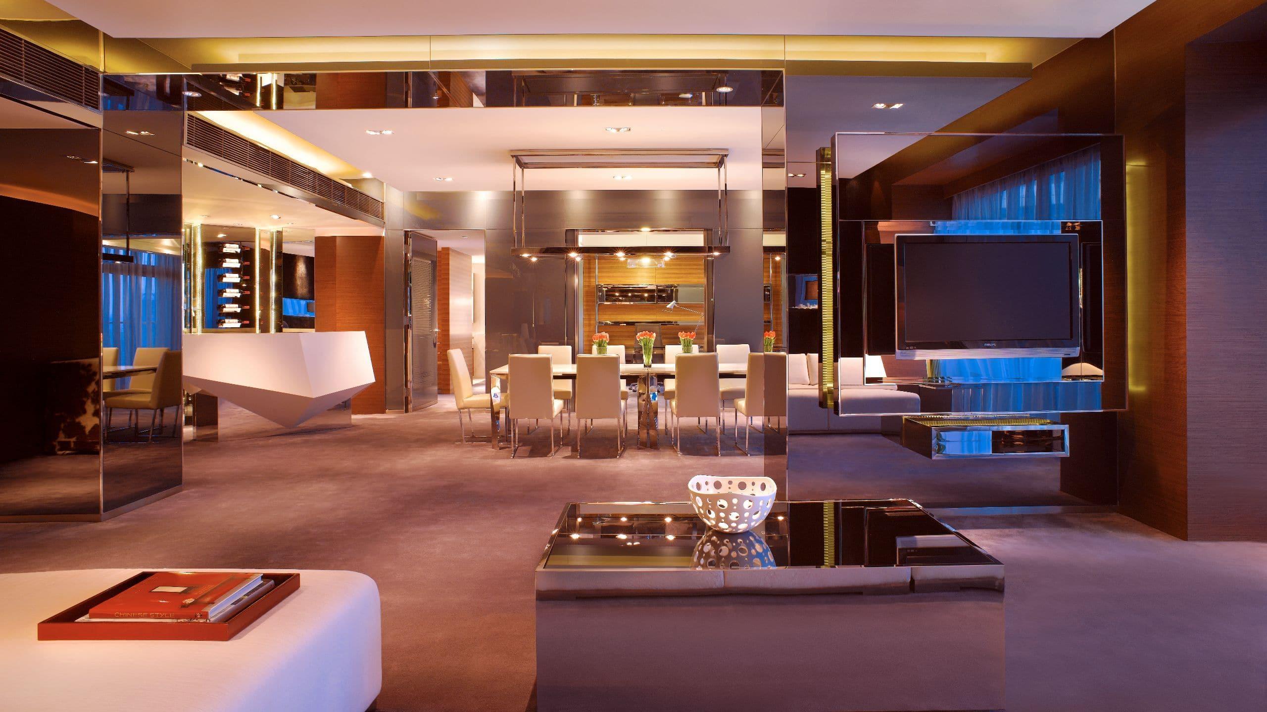 Hyatt On The Bund - A Grand Hyatt Hotel, Centrally Located At Huangpu River Banks In Downtown 5*