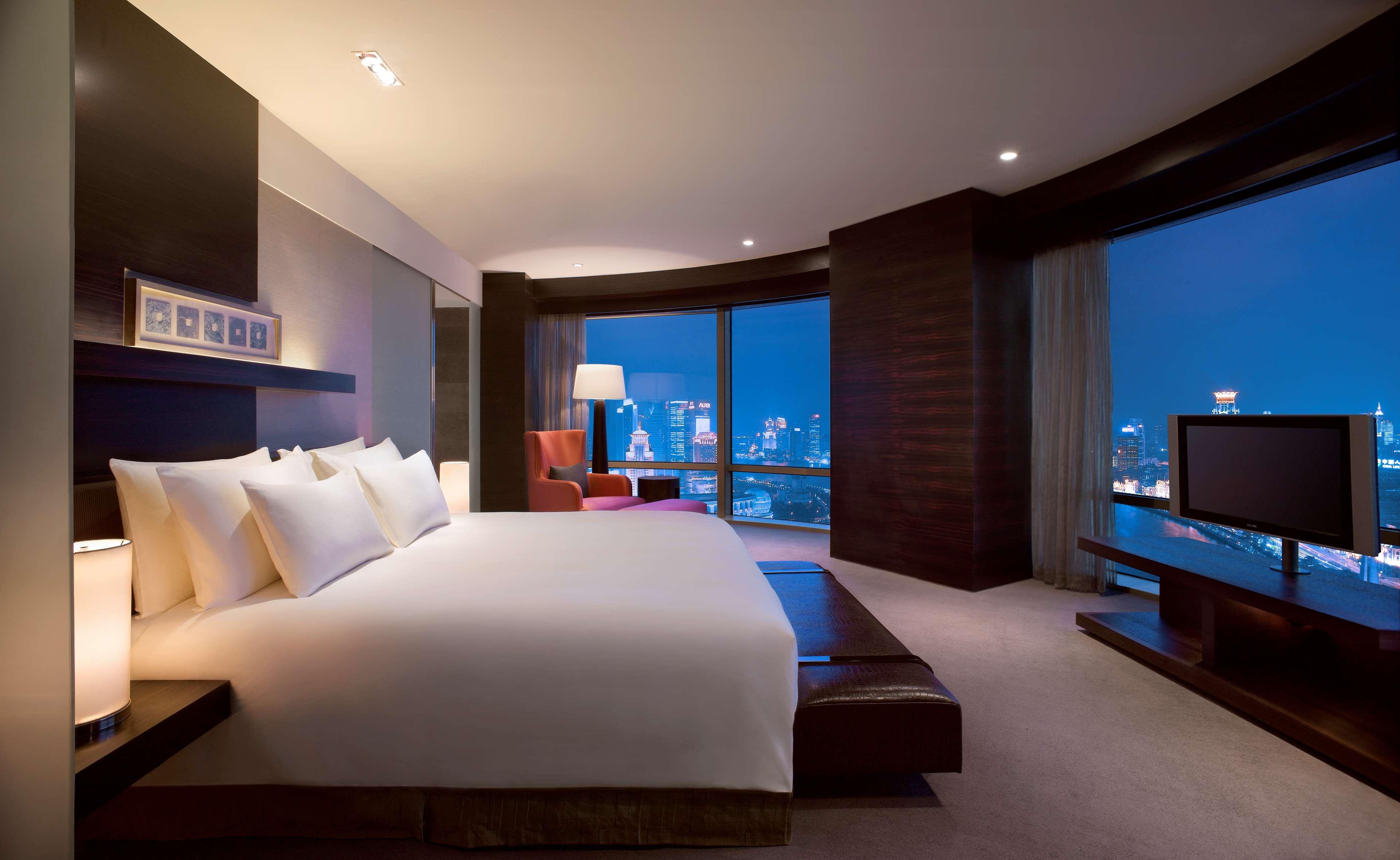 Hyatt On The Bund - A Grand Hyatt Hotel, Centrally Located At Huangpu River Banks In Downtown Hotel 5*