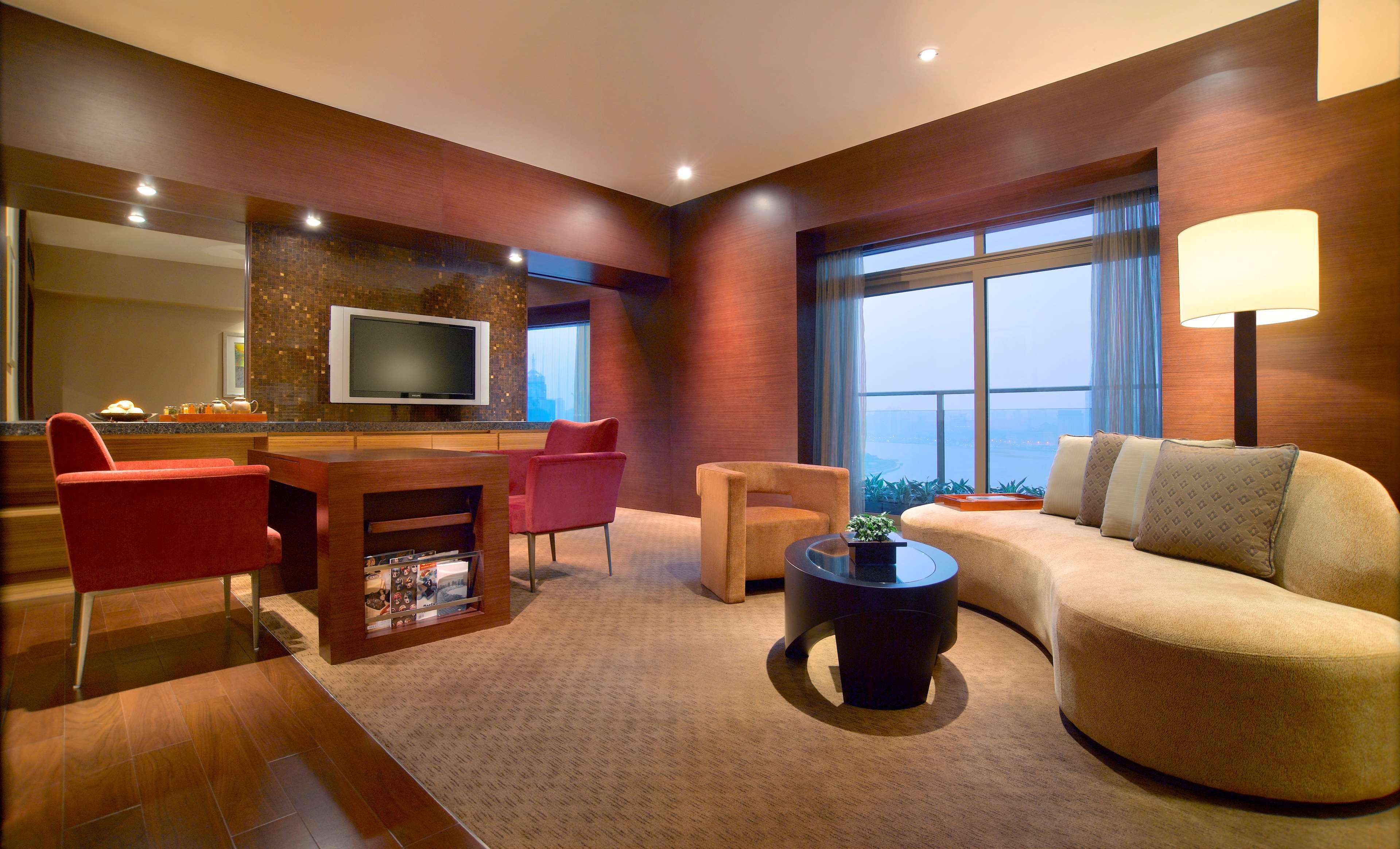 Hyatt On The Bund - A Grand Hyatt Hotel, Centrally Located At Huangpu River Banks In Downtown Hotel