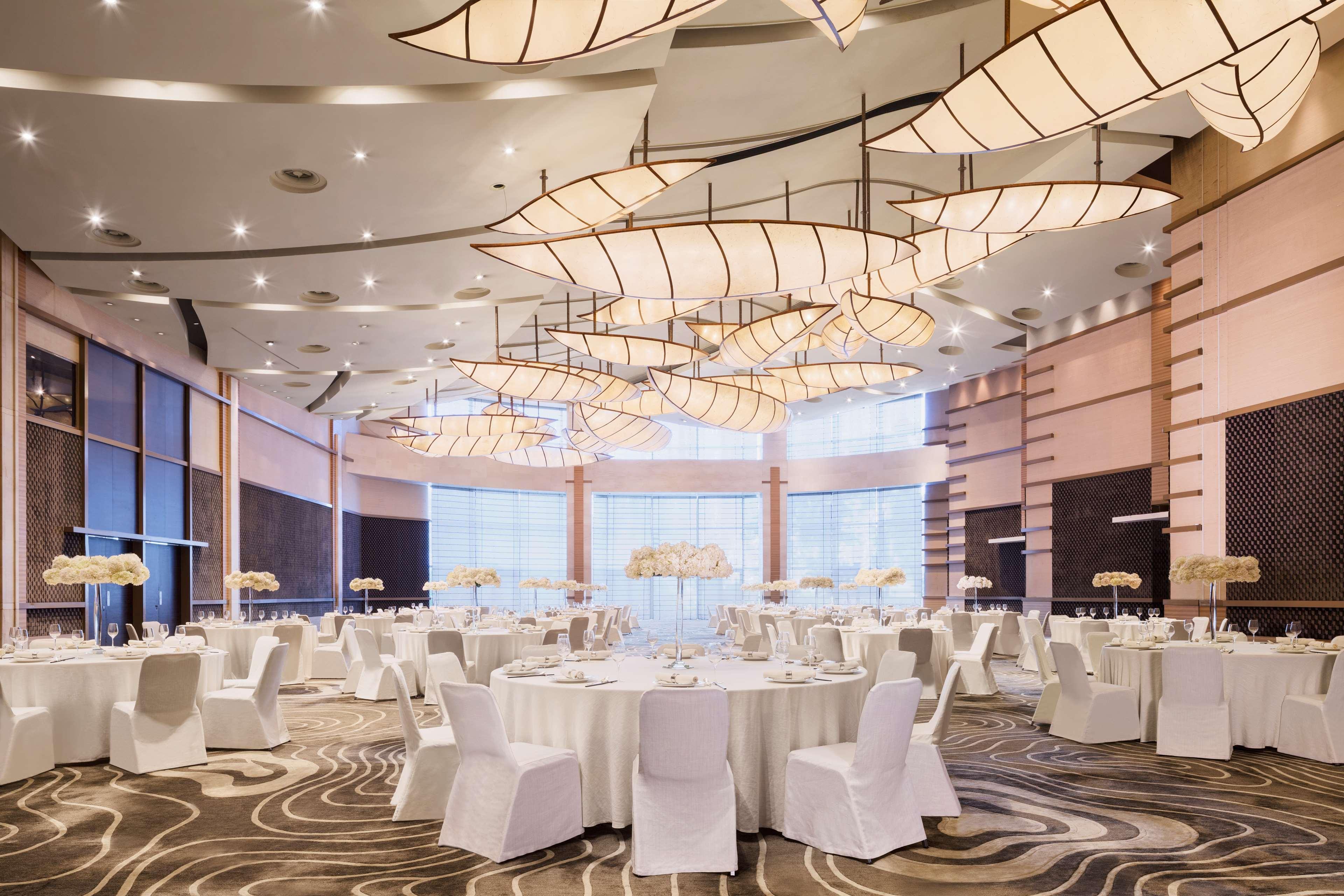 Hyatt On The Bund - A Grand Hyatt Hotel, Centrally Located At Huangpu River Banks In Downtown Hotel
