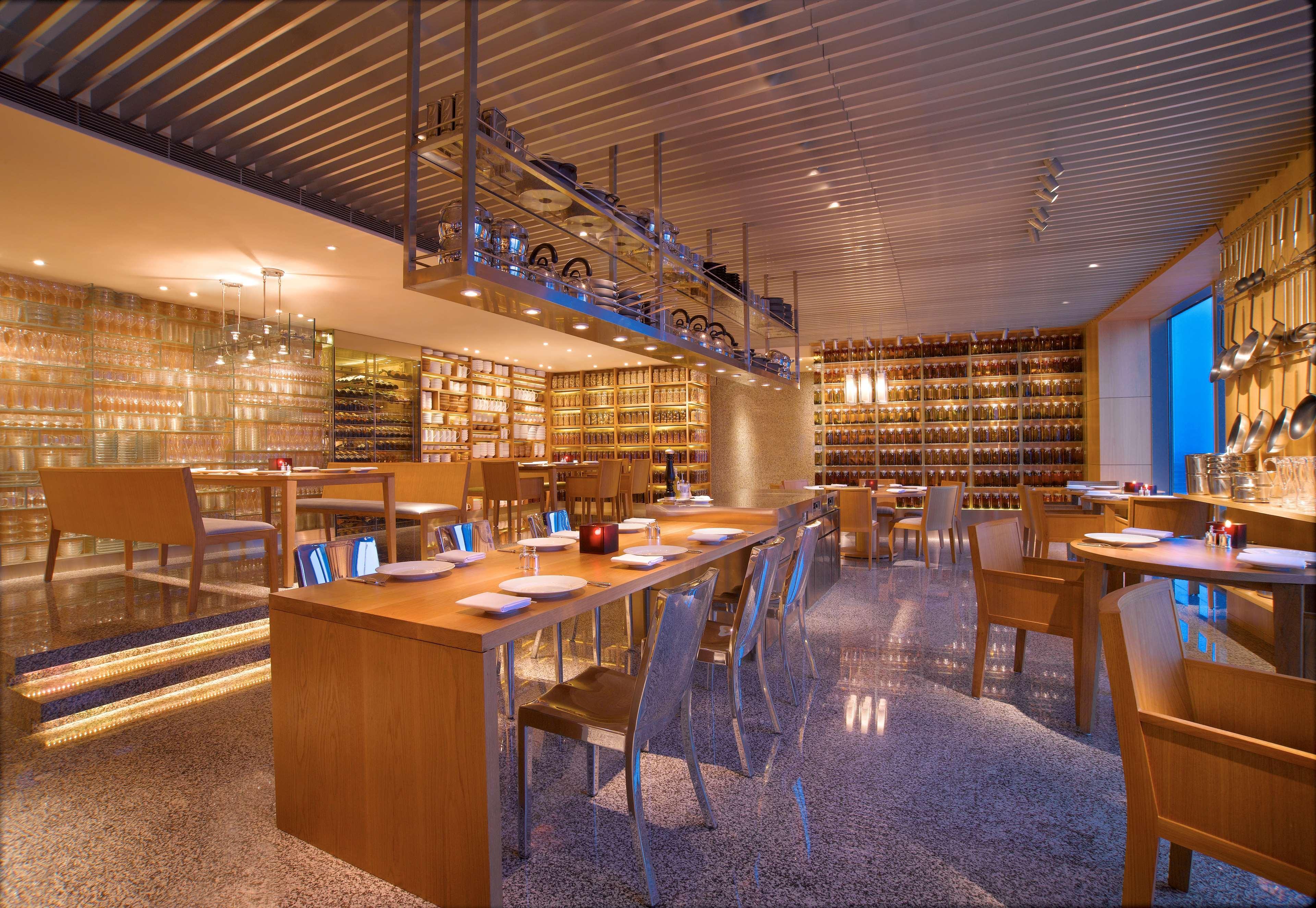 Hyatt On The Bund - A Grand Hyatt Hotel, Centrally Located At Huangpu River Banks In Downtown 5* Shanghai