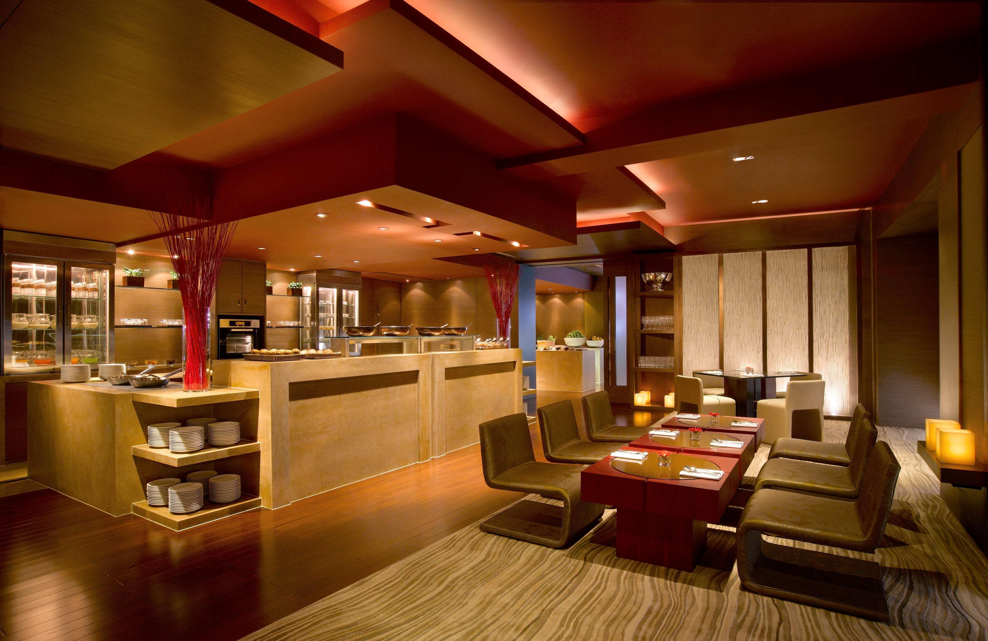 Hyatt On The Bund - A Grand Hyatt Hotel, Centrally Located At Huangpu River Banks In Downtown 5* Shanghai