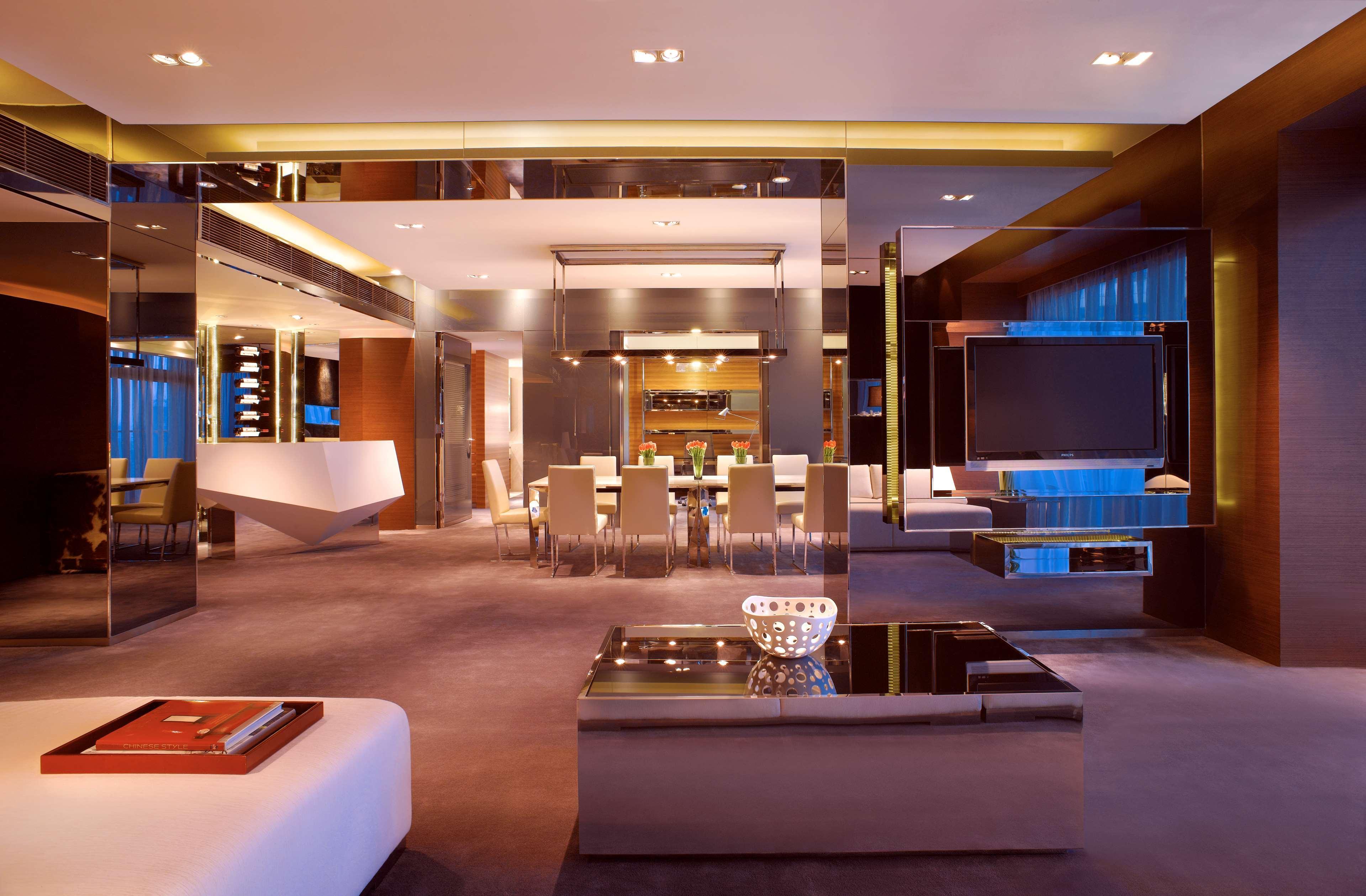Hotel Hyatt On The Bund - A Grand Hyatt Hotel, Centrally Located At Huangpu River Banks In Downtown 5*
