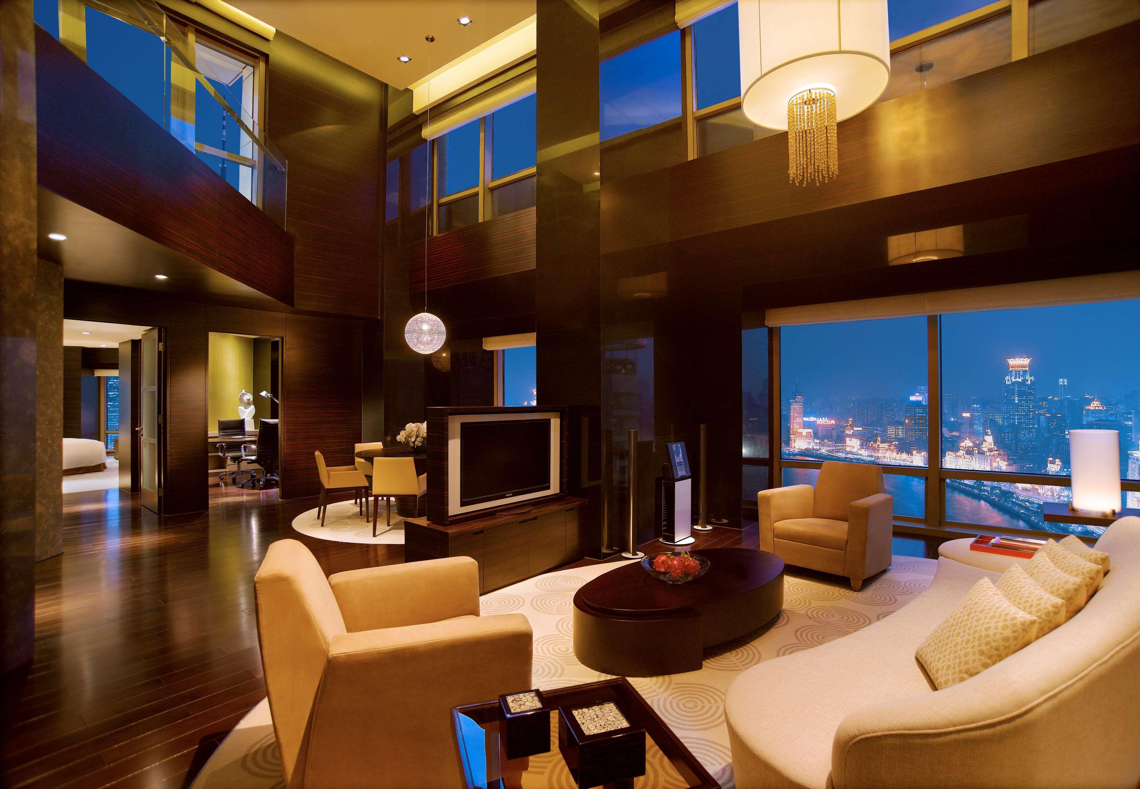 Hyatt On The Bund - A Grand Hyatt Hotel, Centrally Located At Huangpu River Banks In Downtown Hotel 5*