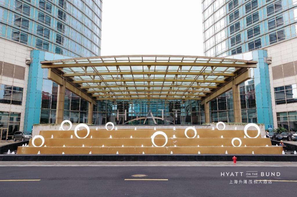 Hyatt On The Bund - A Grand Hyatt Hotel, Centrally Located At Huangpu River Banks In Downtown Shanghai