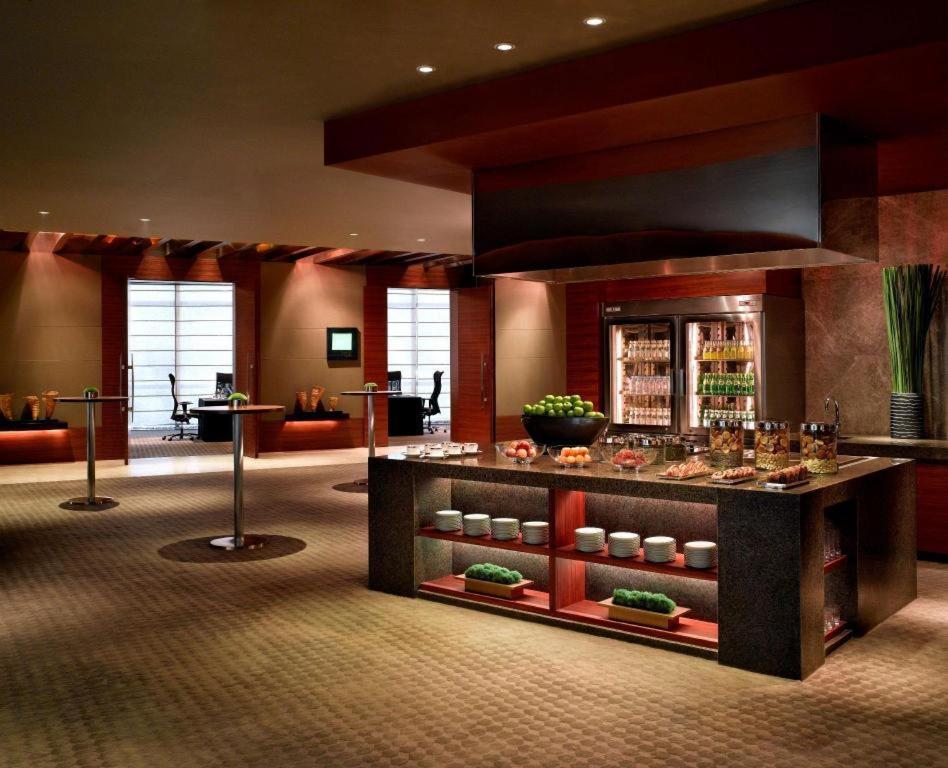 Hyatt On The Bund - A Grand Hyatt Hotel, Centrally Located At Huangpu River Banks In Downtown