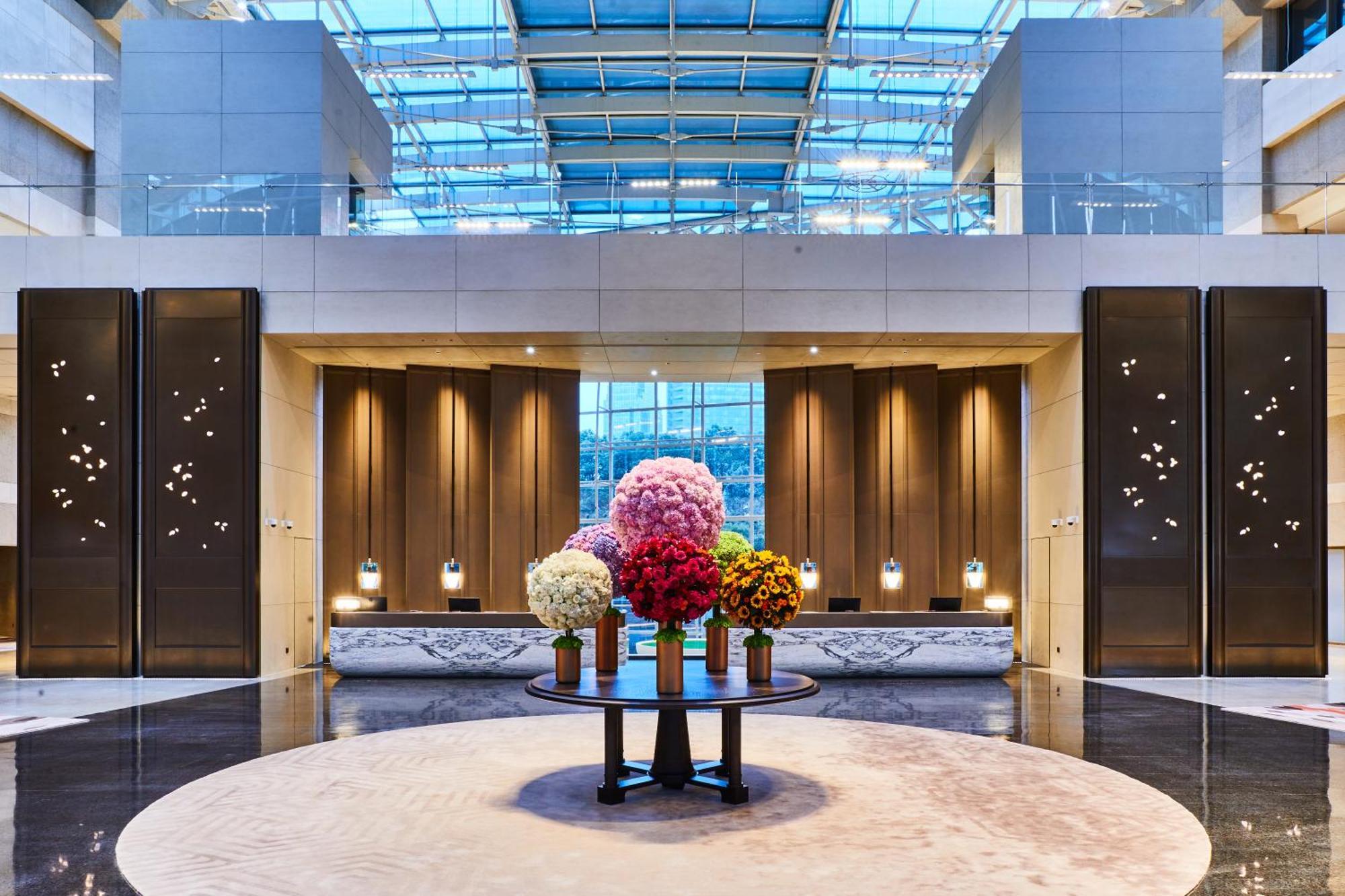 Hyatt On The Bund - A Grand Hyatt Hotel, Centrally Located At Huangpu River Banks In Downtown Hotel 5*