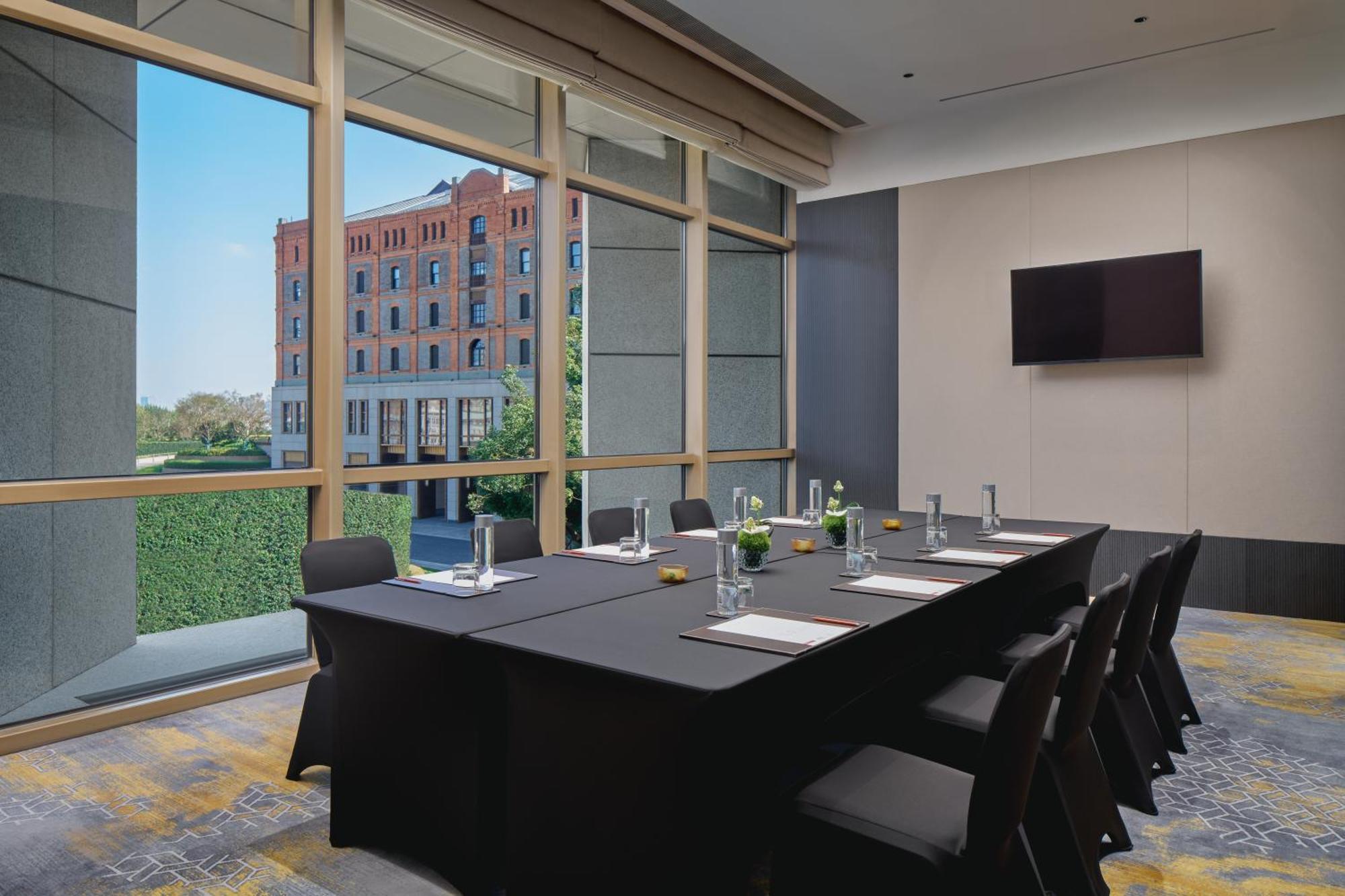 Hyatt On The Bund - A Grand Hyatt Hotel, Centrally Located At Huangpu River Banks In Downtown