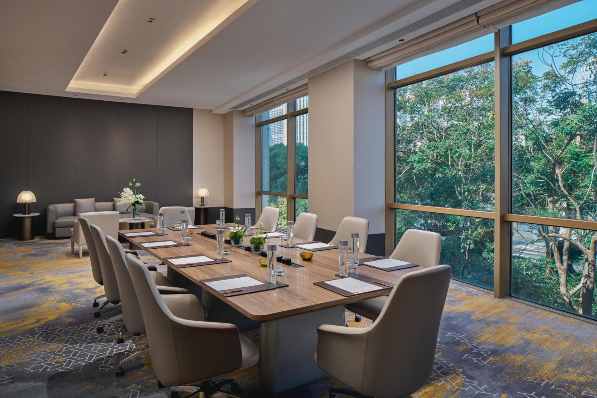 Hyatt On The Bund - A Grand Hyatt Hotel, Centrally Located At Huangpu River Banks In Downtown Hotel