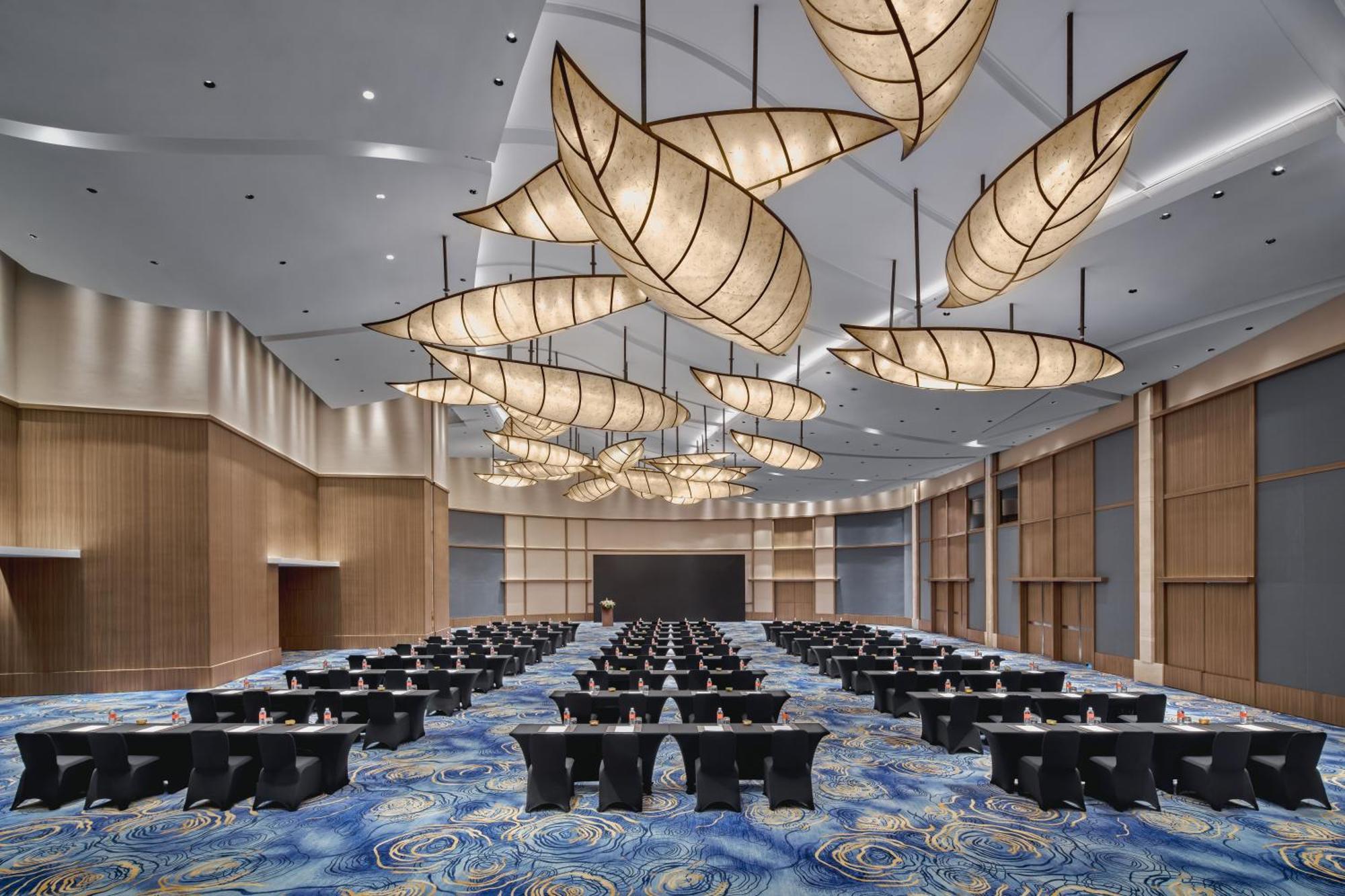 Hotel Hyatt On The Bund - A Grand Hyatt Hotel, Centrally Located At Huangpu River Banks In Downtown Shanghai