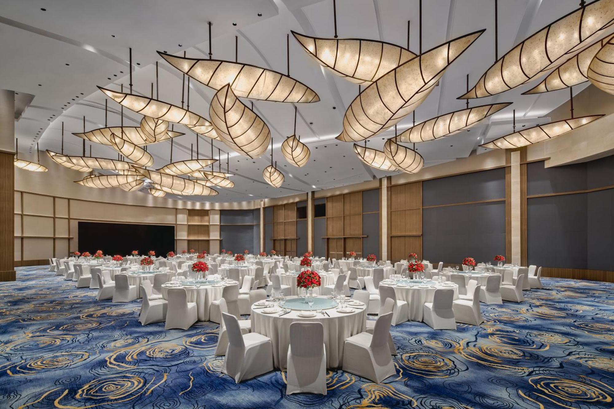 Hyatt On The Bund - A Grand Hyatt Hotel, Centrally Located At Huangpu River Banks In Downtown 5*
