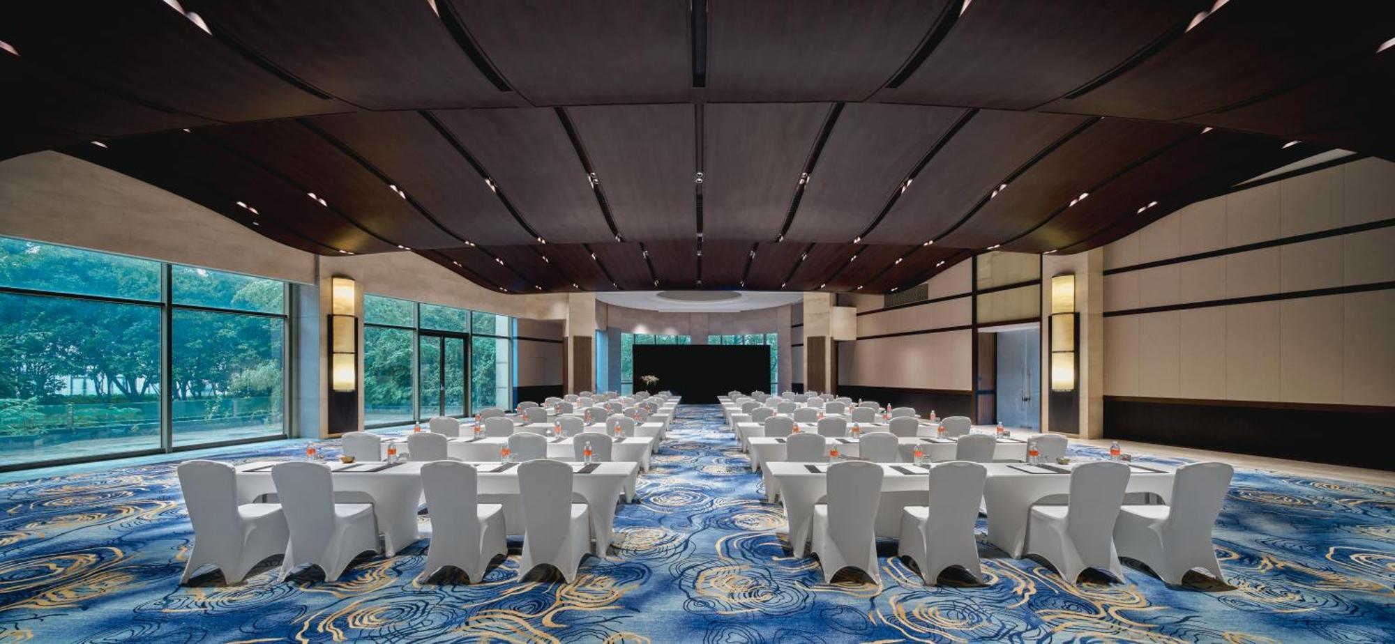 Hyatt On The Bund - A Grand Hyatt Hotel, Centrally Located At Huangpu River Banks In Downtown Shanghai