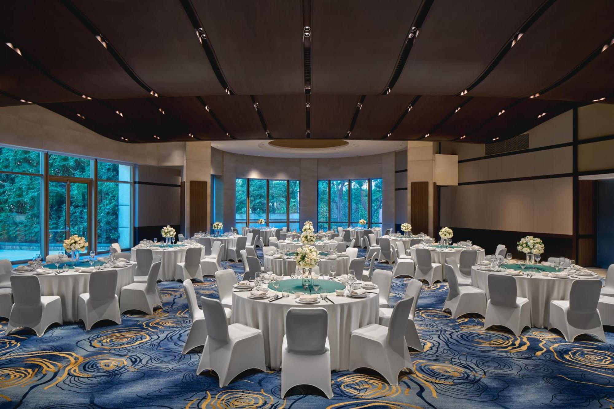 Hyatt On The Bund - A Grand Hyatt Hotel, Centrally Located At Huangpu River Banks In Downtown Hotel Shanghai